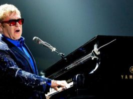 Elton John sale furioso escenario por fanático